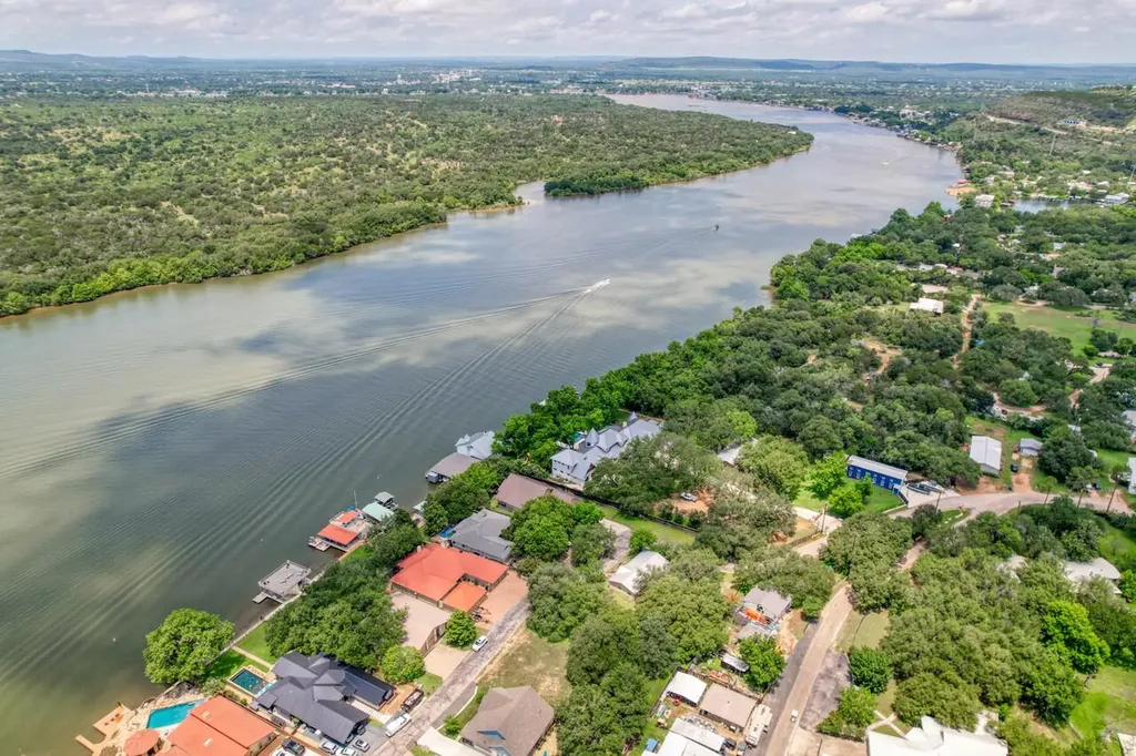 121 Hidden Oaks Drive Kingsland TX 78639