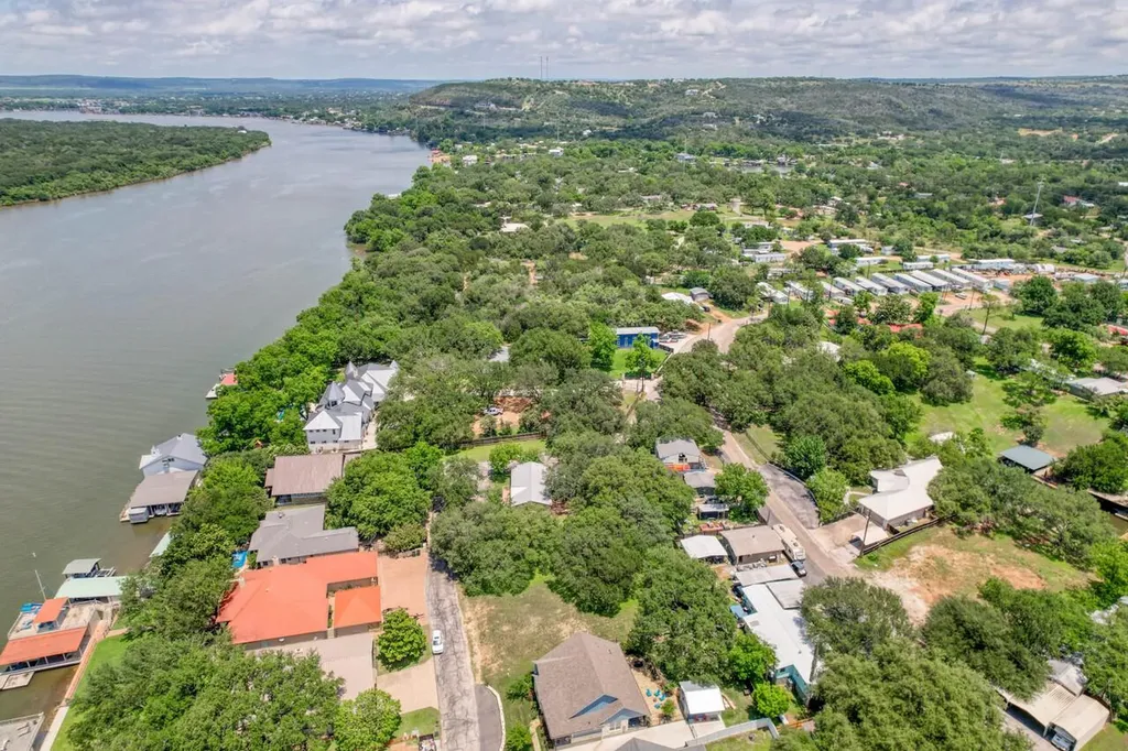 121 Hidden Oaks Drive Kingsland TX 78639