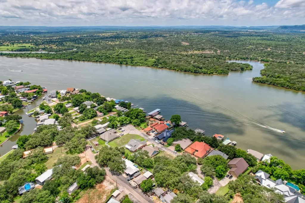 121 Hidden Oaks Drive Kingsland TX 78639