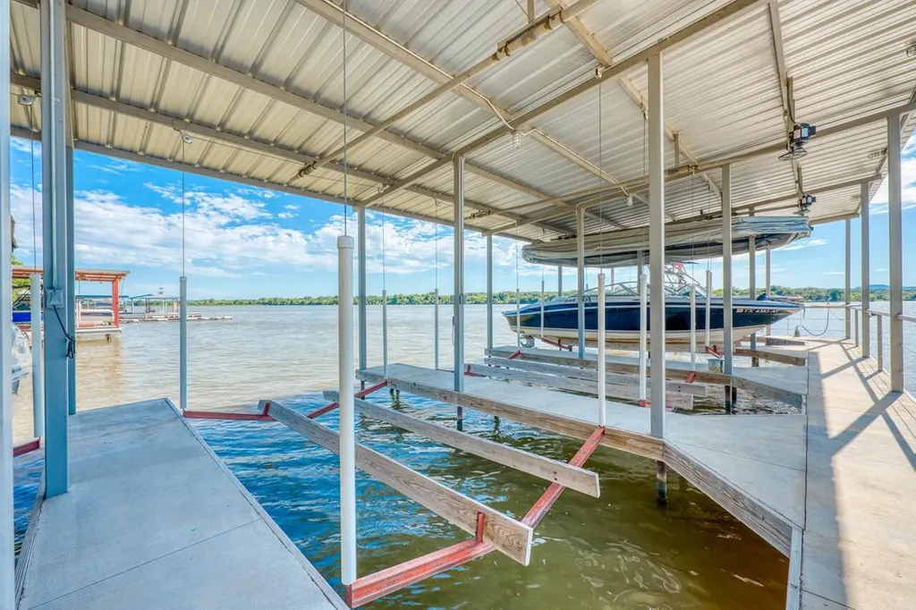 121 Hidden Oaks Drive Kingsland TX 78639