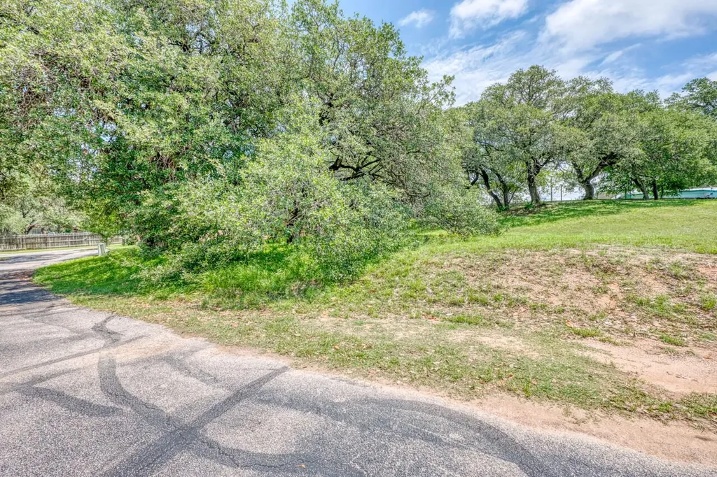 121 Hidden Oaks Drive Kingsland TX 78639