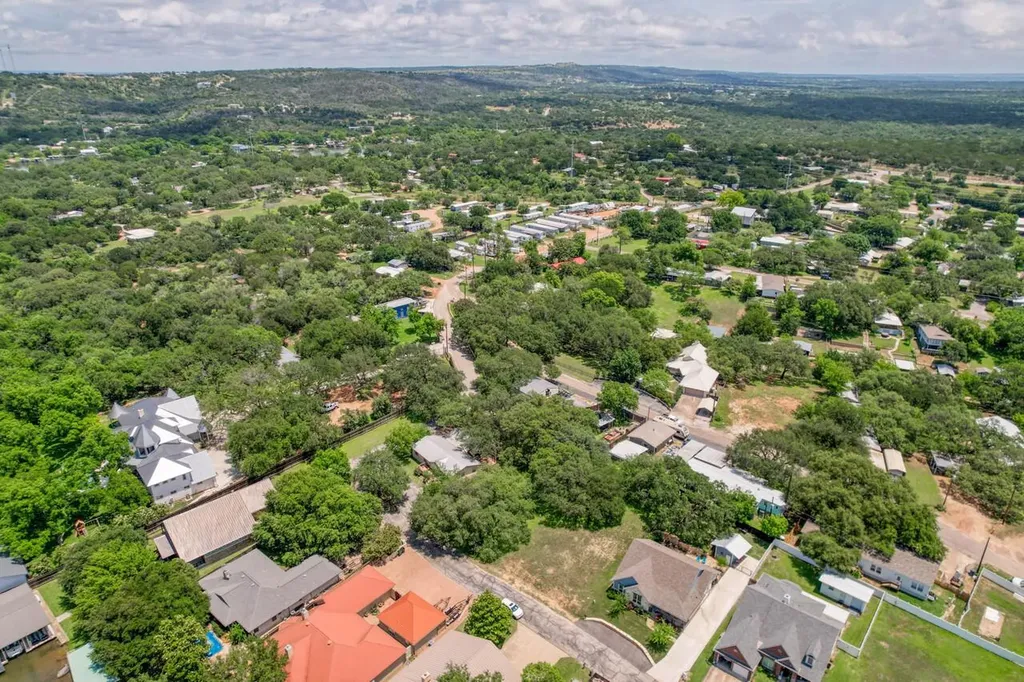 121 Hidden Oaks Drive Kingsland TX 78639