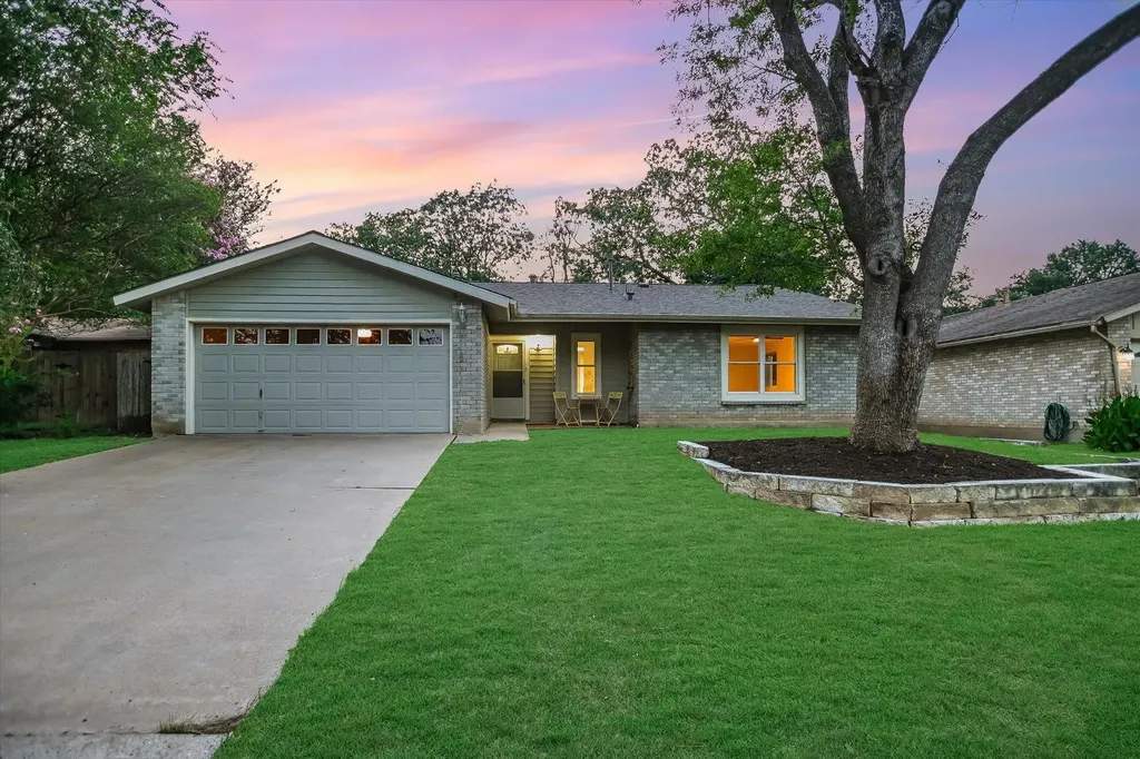6906 Moonmont Drive Austin TX 78745