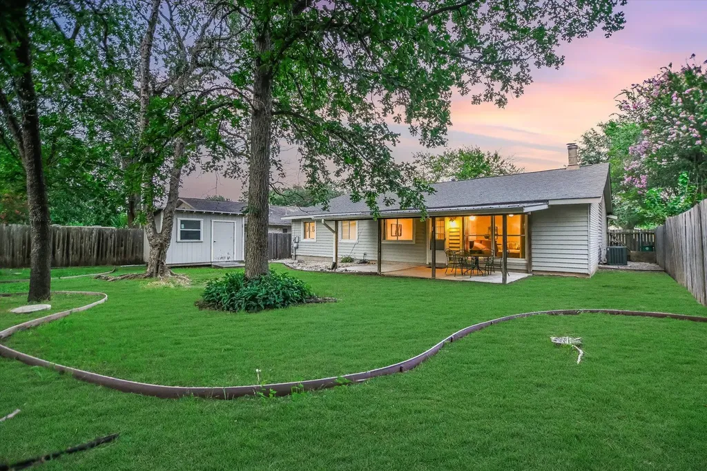6906 Moonmont Drive Austin TX 78745