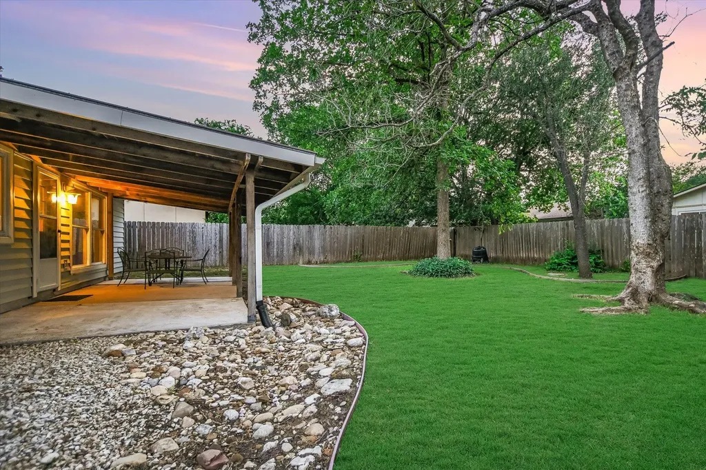 6906 Moonmont Drive Austin TX 78745