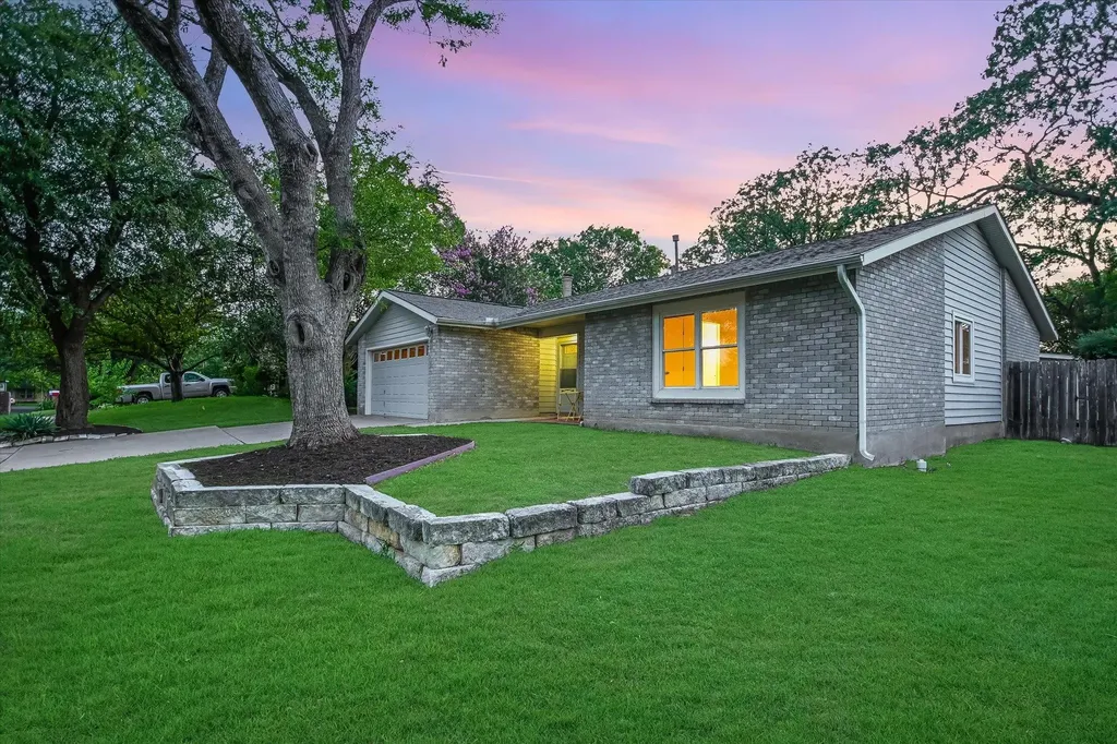 6906 Moonmont Drive Austin TX 78745