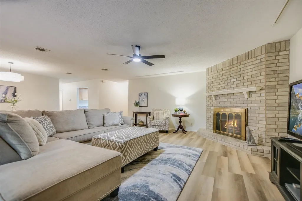 6906 Moonmont Drive Austin TX 78745