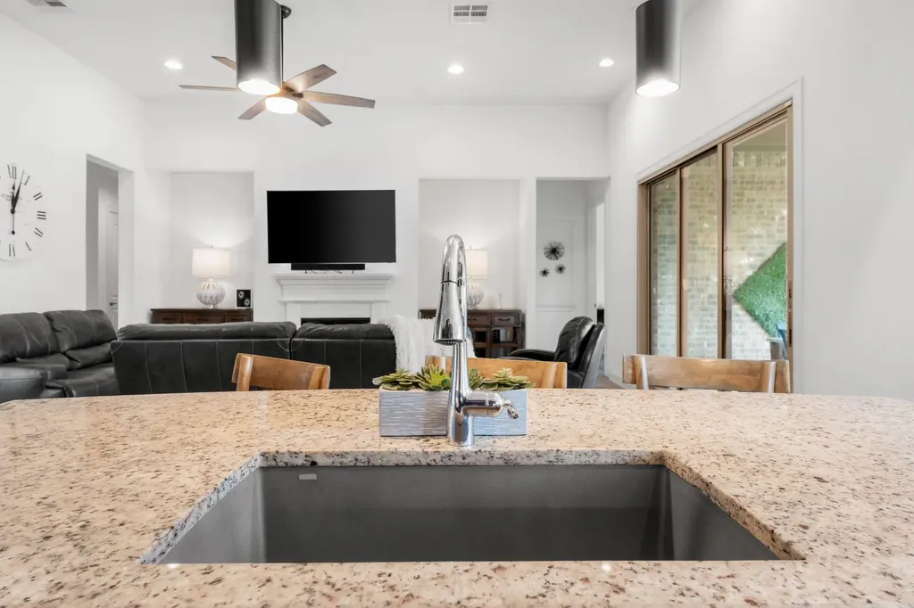 140 Waterloo Cove Georgetown TX 78628