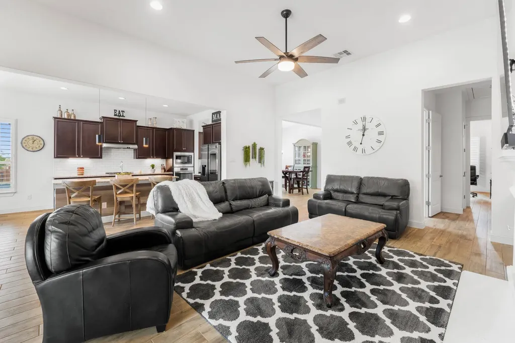 140 Waterloo Cove Georgetown TX 78628