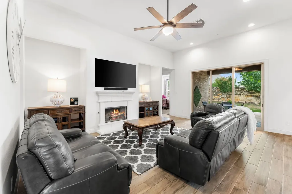 140 Waterloo Cove Georgetown TX 78628