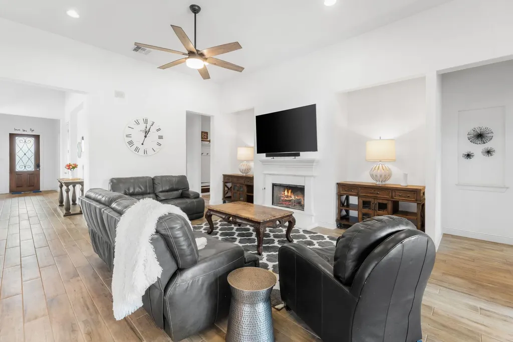 140 Waterloo Cove Georgetown TX 78628