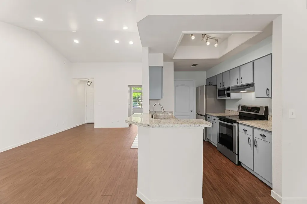 6000 Shepherd Mountain Cove Austin TX 78730