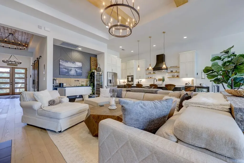 5104 Canyon Oaks Drive Lago Vista TX 78645