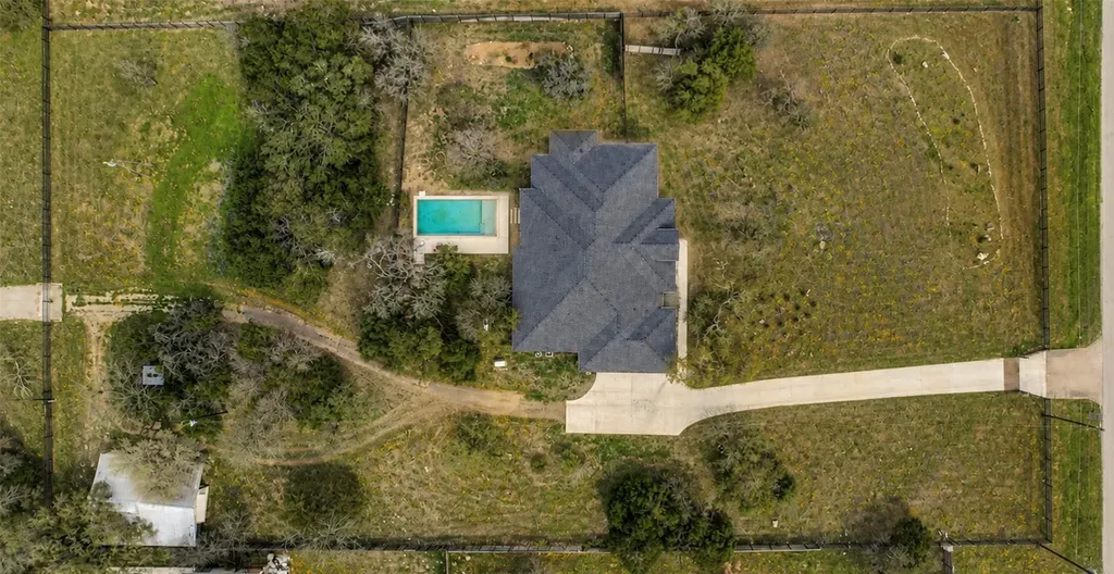 410 Woodland Oaks Trail Buda TX 78610