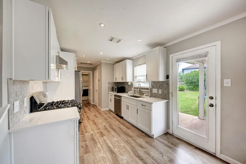 913 Whitley Drive Leander TX 78641
