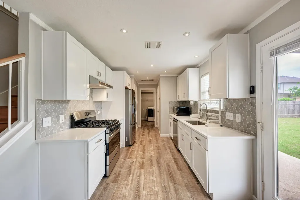 913 Whitley Drive Leander TX 78641
