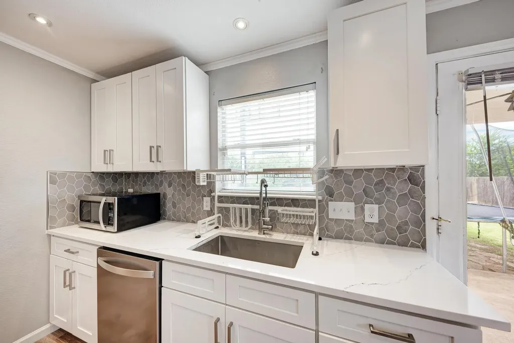 913 Whitley Drive Leander TX 78641