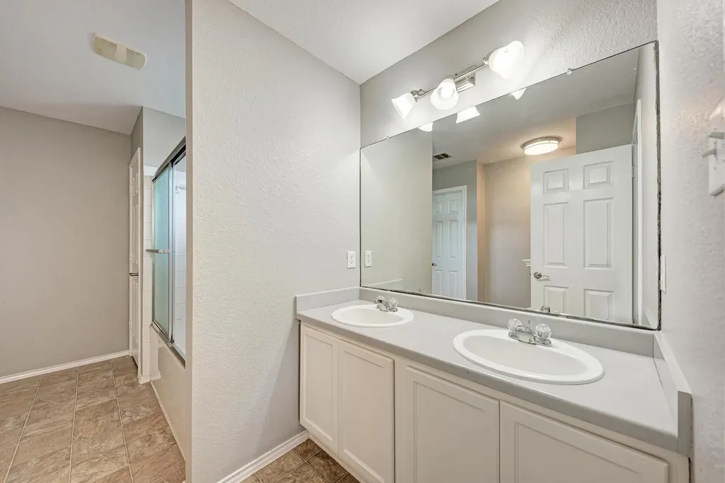 913 Whitley Drive Leander TX 78641