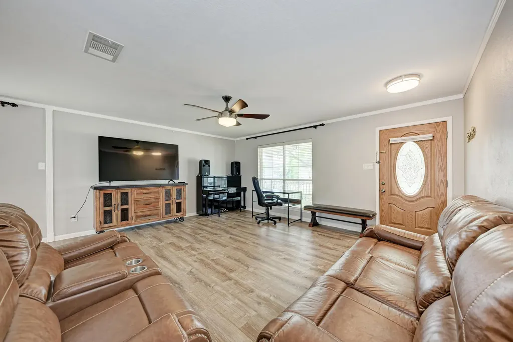 913 Whitley Drive Leander TX 78641