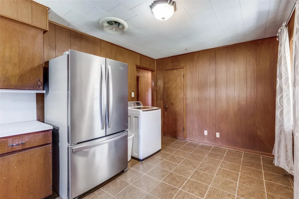 707 Debus Drive Taylor TX 76574
