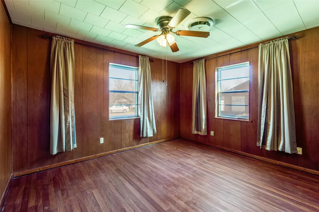 707 Debus Drive Taylor TX 76574