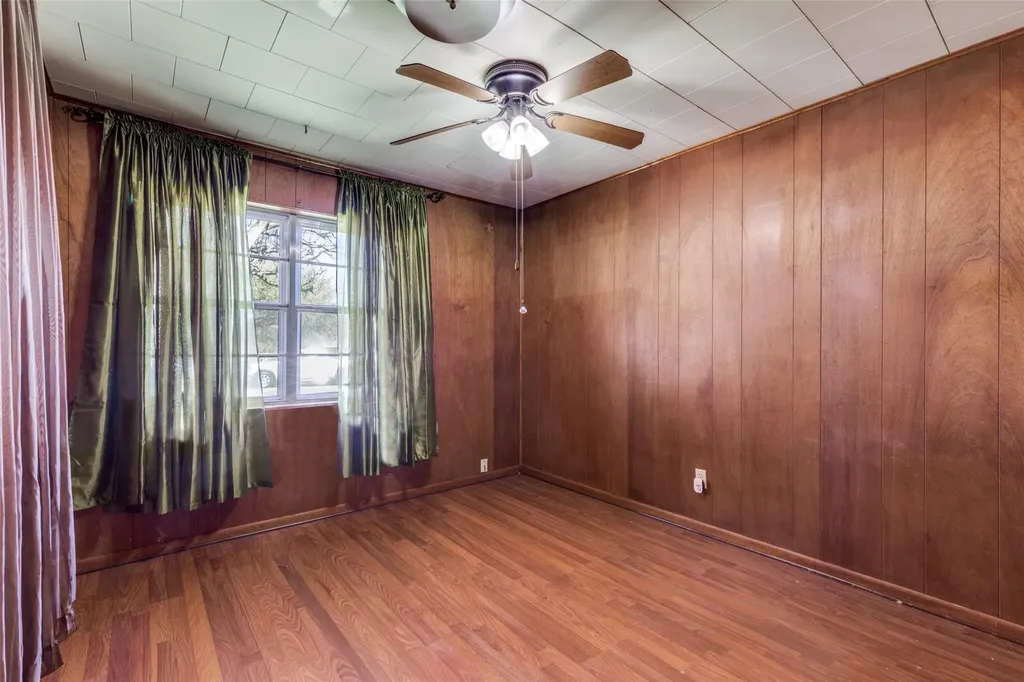 707 Debus Drive Taylor TX 76574