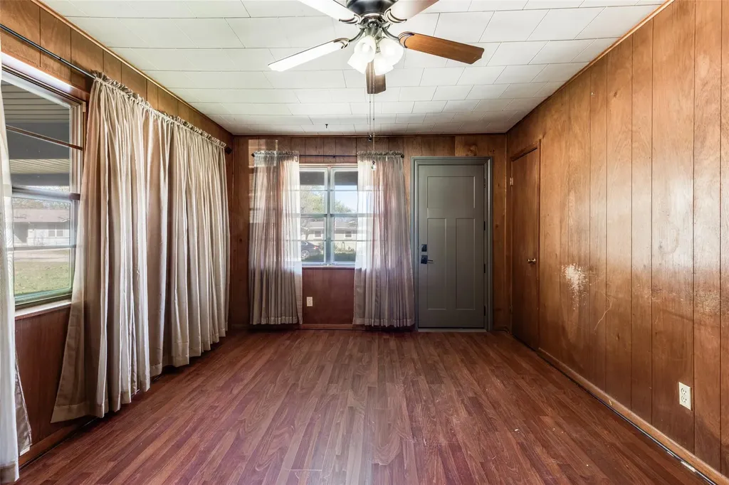707 Debus Drive Taylor TX 76574
