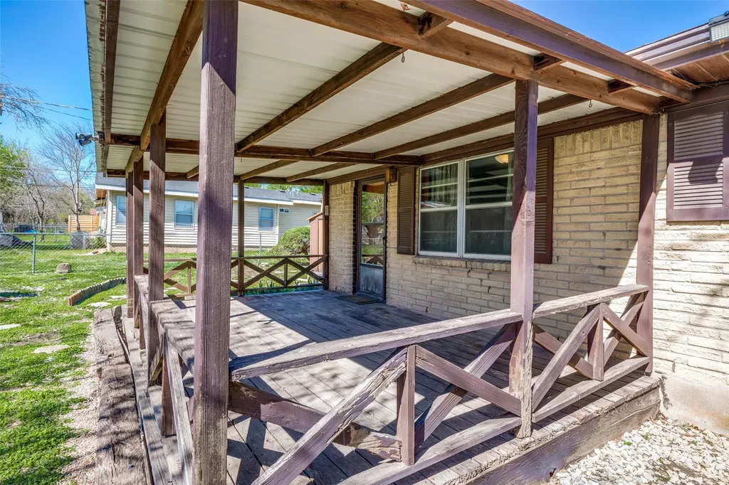 707 Debus Drive Taylor TX 76574