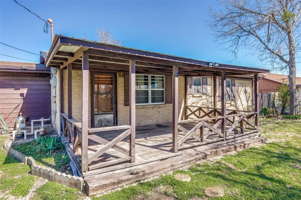 707 Debus Drive Taylor TX 76574