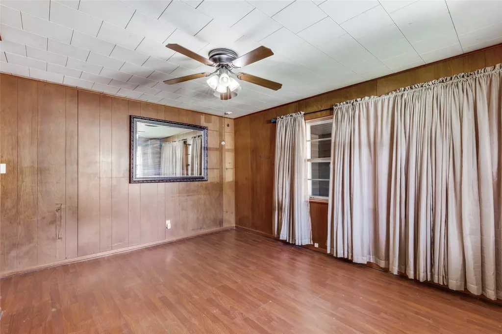 707 Debus Drive Taylor TX 76574