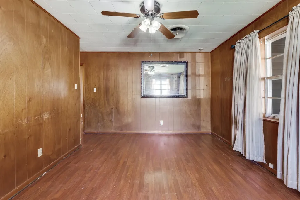 707 Debus Drive Taylor TX 76574
