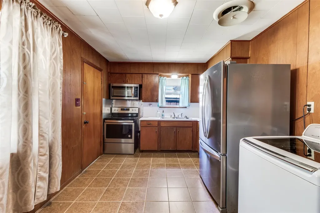 707 Debus Drive Taylor TX 76574