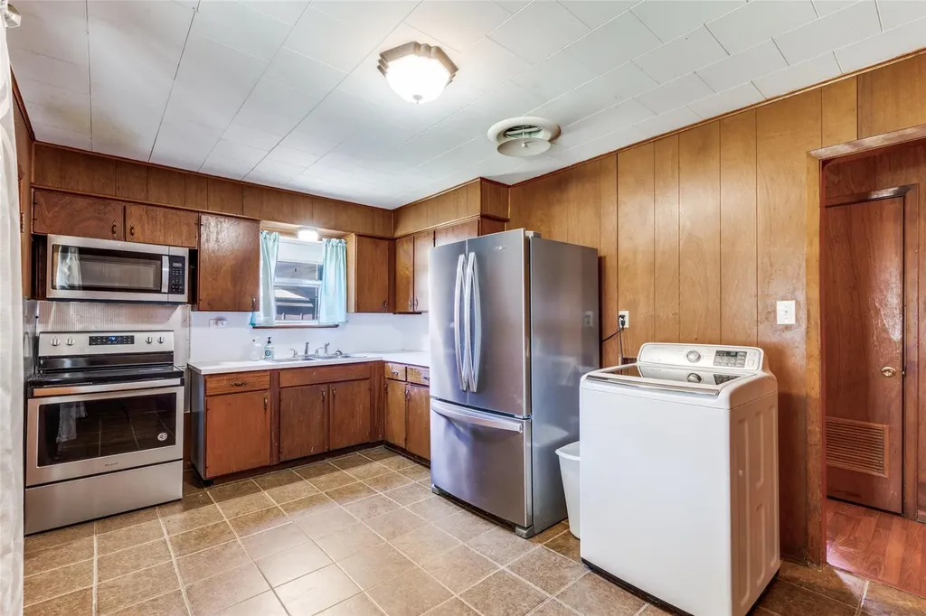 707 Debus Drive Taylor TX 76574
