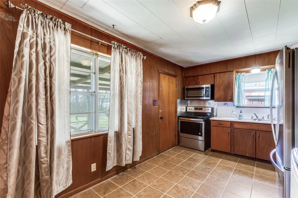 707 Debus Drive Taylor TX 76574