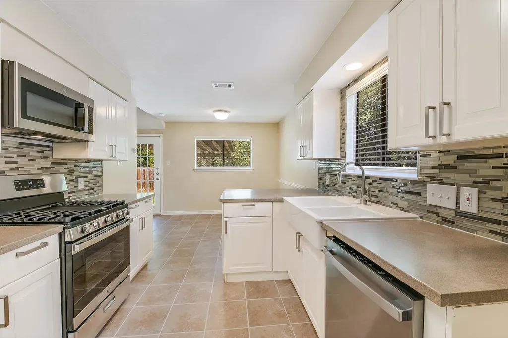 6808 Luckenbach Lane Austin TX 78729