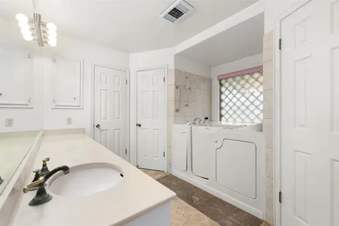 1931 Bruno Road Schulenburg TX 78956
