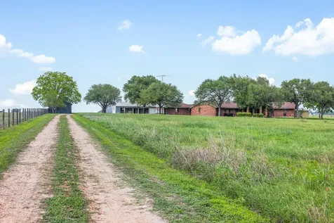 1931 Bruno Road Schulenburg TX 78956