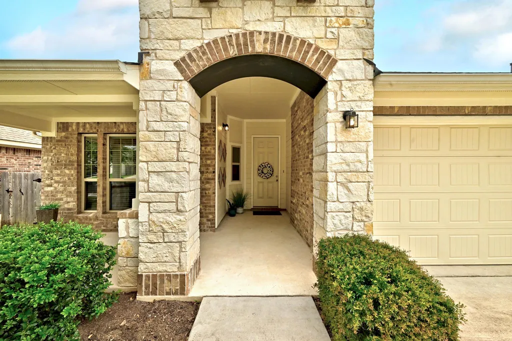 1813 Chickasaw Run Leander TX 78641