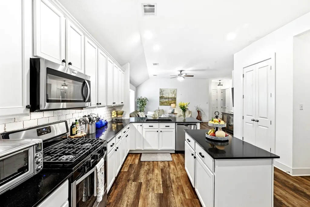 1813 Chickasaw Run Leander TX 78641