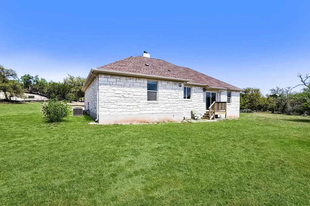 20401 Siesta Shores Drive Spicewood TX 78669