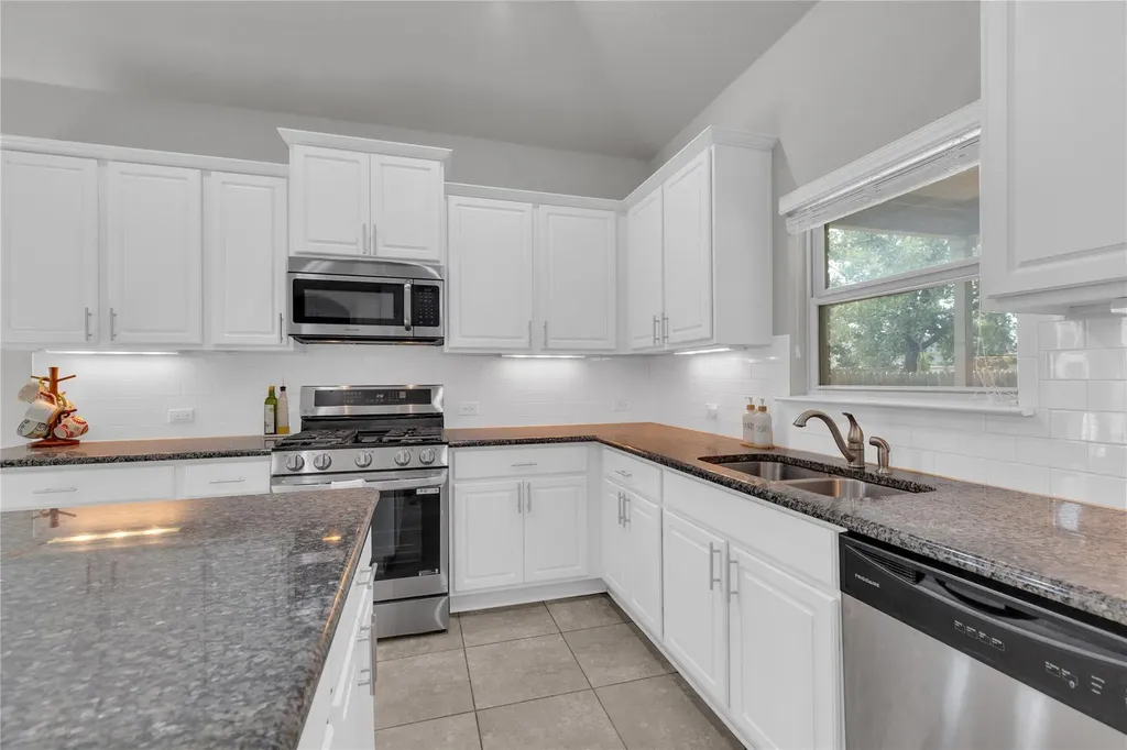 721 Schefer Street Leander TX 78641