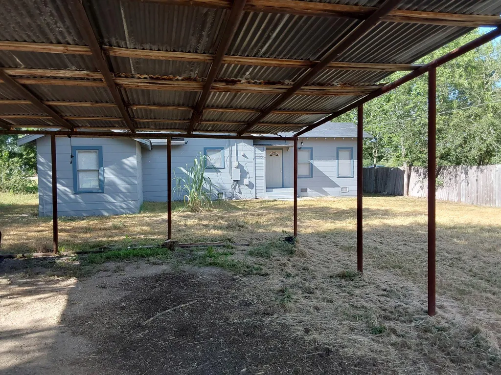 513 San Marcos Highway Luling TX 78648