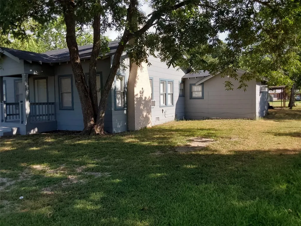 513 San Marcos Highway Luling TX 78648