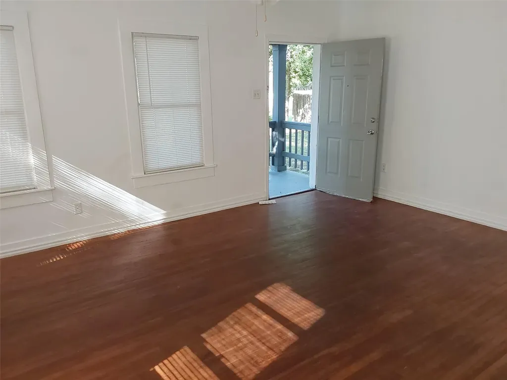 513 San Marcos Highway Luling TX 78648