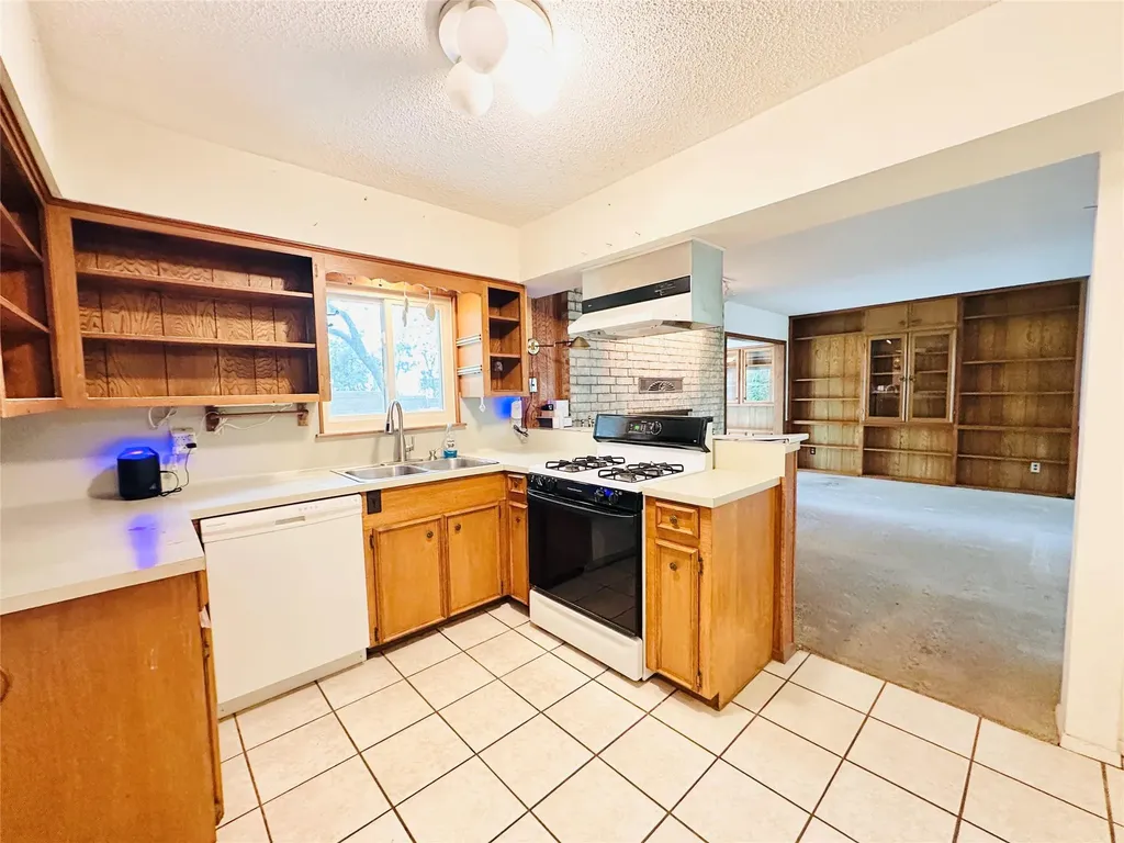 1704 Parkside Lane Austin TX 78745