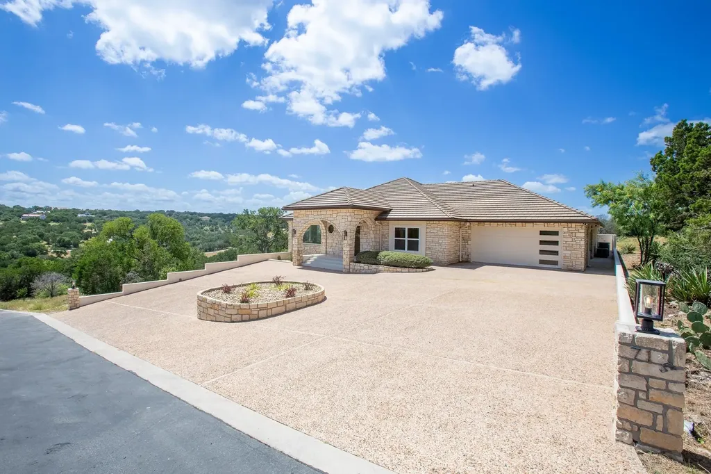 715 Fawn Horseshoe Bay TX 78657