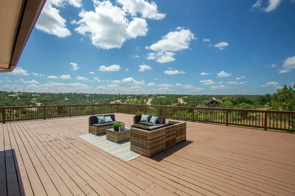 715 Fawn Horseshoe Bay TX 78657