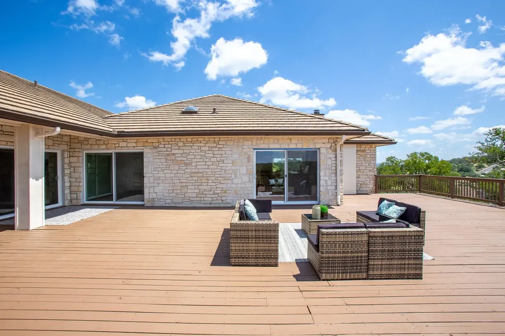 715 Fawn Horseshoe Bay TX 78657