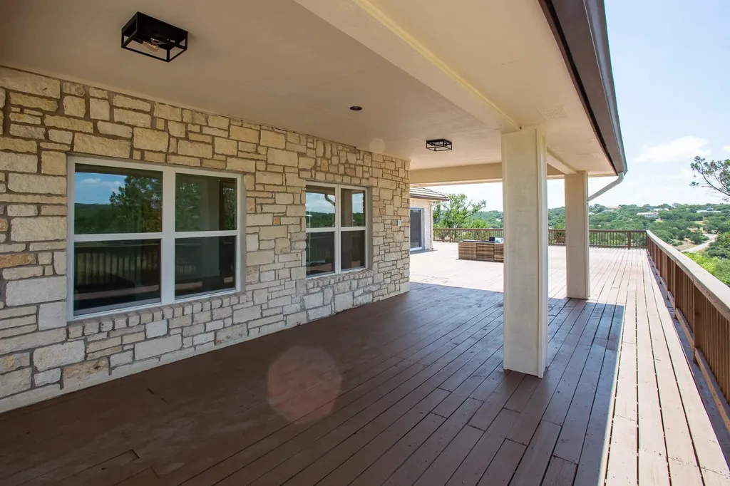 715 Fawn Horseshoe Bay TX 78657