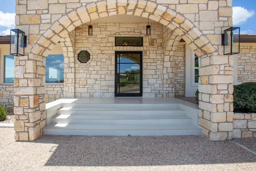 715 Fawn Horseshoe Bay TX 78657